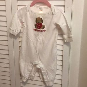 EUC 1st Valentine’s Day Longall 3-6 months Unisex